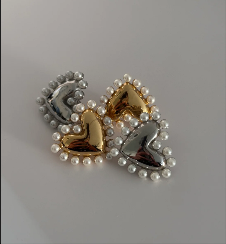 Pearl love studs