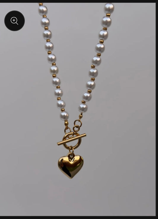 Commute Pearl Necklace 🤍